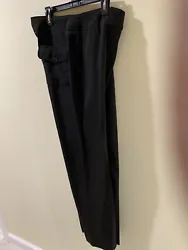 Burberry Black Fress Pants. Condition is Pre-owned. With pockets at he back. Shipped with USPS Priority Mail.