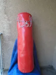 (This Punching bag is excellent. The punching bag is intentionally not filled in. for working out,kicking,boxing and...