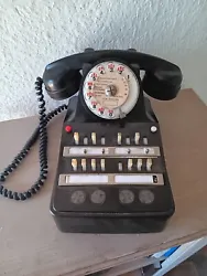 Ancien Appareil De Téléphone.  De standard en bakélite.  Vintage