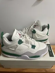 Air Jordan 4 Retro SP Baskets pour Homme - Voile/Vert Sapin/Blanc, EU 45. 📦 Package packed carefully to guarantee...