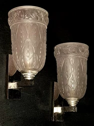 2 TULIPES NON SIGNÈES MAIS MODELE CONNU REPERTORIÈ DE PETITOT. 2 PETITES APPLIQUES ADORABLES MODERNISTES ART DECO.