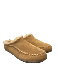 These slippers keep things simple with a suede exterior, wool/polyester interior, and ultra-cushioned EVA footbed. A...