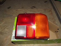 Vend feu arrière complet.