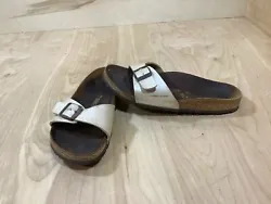 Has a small hole right sandal.
