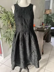 Robe de soirée H&M taille 40 noire neuve. Fermeture côtéDoublée 45 cm de largeur aisselles 104 cm de longueur