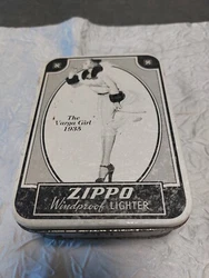 zippo vintage Collector The Varga Girl 1935. En l état des photos sans essence et sans pierre !