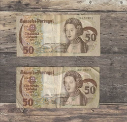 50 Escudos . 2 billets Portugais.