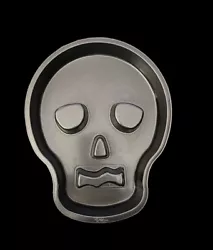 Wilton Sugar Skull Skeleton Cake Pan Mold Halloween Nonstick. Excellent ConditionThanks for looking!