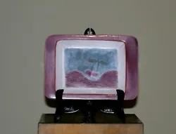 Vide poche rosé avec cerise, signé Cloutier, 1960, parfait état, H 14,5 x L 20 x l 3 cm.
