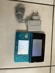 Nintendo 3DS Turquoise. Fonctionne très bien Vendu avec chargeur,un jeuxVendu sans stylet Vend ce que vous voyez sur...