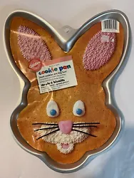Wilton Giant Bunny Face Cookie Pan - Very Good Condition.