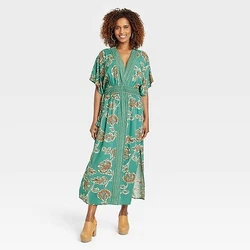 Simply pair it with your favorite closed-toe heels and carry a clutch in hand for a complete look. •Flutter...