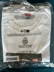 This Supreme T-Shirt in size XL is a must-have for any streetwear enthusiast. The design features a vibrant strawberry...