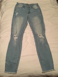 Womens Refuge Distressed Destroyed Skinny Jeans Size 2R. Shipped with USPS First Class (3 to 5 business days)....