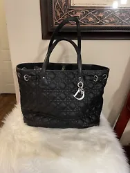 This bag is authentic It is pre owned The straps have wear and some cracks that were glued by previous owner ! Can add...