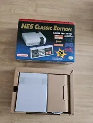 Console Nintendo Nes Classic Edition complet en boîte en bon état.