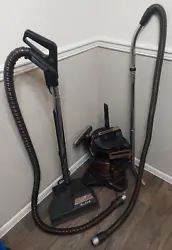 This vacuum is in great condition, however there are small scuffs along both nozzles and canister. -Small Vacuum...