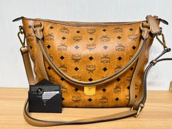 StyleShoulder Bag. AccessoriesLong Strap, Warranty Cards and Dust Bag. Item information. ExcellentBarely used and has...