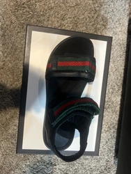 gucci kids shoes boys. Black leather with green and red Web strapsPalladium-toned hardwareRubber soleAdjustable...