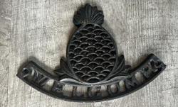 Add some tropical flair to your home with this black cast iron pineapple welcome sign plaque. Measuring 10 inches wide...