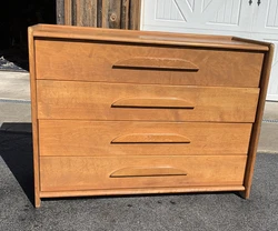 Im not an expert at anything. Beautiful mid century modern 4 drawer dresser. It’s in excellent condition.