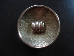 Grande broche tank Art Déco milieu XXe siècle. Cette broche est très belle de qualité. Diamètre 4,7 cm. C’est...