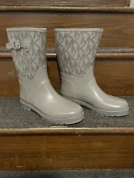Michael Kors Signature MK Logo Womens Size 10 Medium Rain Boots Mid Calf Black . Condition is Pre-owned. Shipped with...