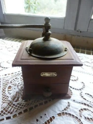 Moulin à café ancien en bois Japy frères et Cie - Bte SGDG - rare -. État : 