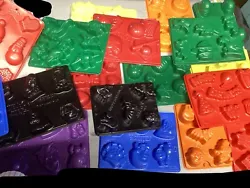 21 Jello Molds if I counted correctly Used in good shape2 HalloweenHappy Birthday Dinosaurs SportsPhineas & Ferb2 Star...