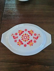 Pyrex Vintage Friendship Lid 953 V 13.  No chips or cracks. Great condition