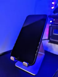 Apple iPhone XR - 64Go - Noir (Désimlocké).  Batterie neuve, fait par un professionnel en boutique.  Écran comme...