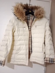 Doudoune BURBERRY. Très bon état. Authentique Taille 38/40 Réversible Capuche amovible Couleur creme.