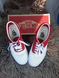 VANS OFF THE WALL Basket 38,5. Elles sont toutes neuves . Avec son emballage en parfaite état ..