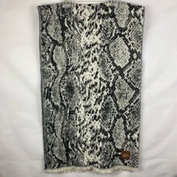 In excellent condition, very soft. Colors are light gray and charcoal. Pattern is snake. Length - 76.