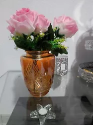 Vase Transparent Reflets Orangés. Hauteur : 17cm. Diamètre de louverture : 9cm. Légères usures.