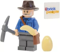 Cette figurine LEGO est moulée et peinte pour ressembler au personnage réel. Il mesure environ 1,7 pouces de haut et...