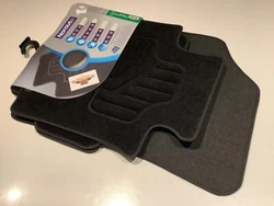 PEUGEOT 107 / CITROËN C1 / TOYOTA AYGO. jeu de 4 tapis de marque NORAUTO.      Expédition colissimo suivi 