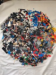 Lot Environ 6 Kg Vrac Lego Voir Photos. Gros lot de vrac en tout genre Pas de Minifigures dedans Voir photos pour le lot