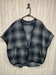 Womens Size M The North Face Fleece Crescent Poncho EUC. Condition is 