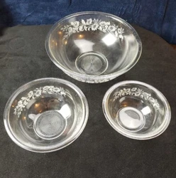 PYREX SET 3 VINTAGE COLONIAL MIST CLEAR NESTING MIXING BOWLS 322 323 325. They are used and they do have some wear on...