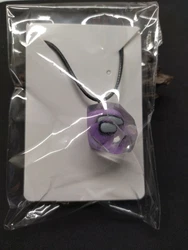 (artisanal). ce bijoux est fragile donc il faut lenlever pour dormir ou ce laver.