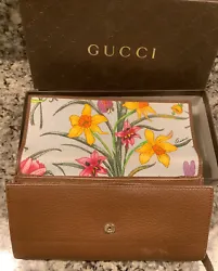 [Japan Used Wallet] Gucci Swing Continental Wallet Flora Bi-Fold Leather. Condition is Pre-owned. Shipped with USPS...