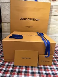 1 Boite Louis Vuitton 26/25/12 Cm. 1 Ruban 90 Cm. 1 Ruban 200Cm.