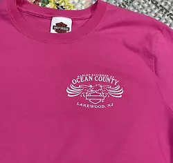 Excellent used condition. Shirt shows very little actual wear. Colors are bright and vibrant and graphics are in very...