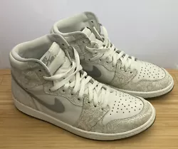 The Air Jordan 1 High 30th Anni Laser shoes are a must-have for Jordan enthusiasts and sneakerheads alike. The shoes...