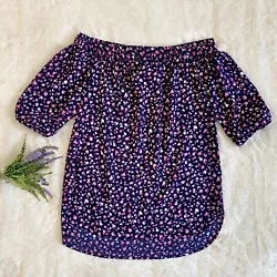 Navy blue with small pink & white flower pattern. Off the shoulder design with elasticated top band to make sure it...