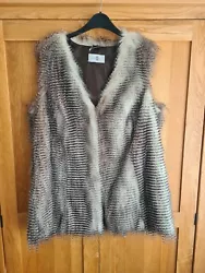 WOMENS FAUX FUR GILET   SIZE 16.  Fastens with 1x hook & eye  Tags have been removed but this is unworn and in perfect...