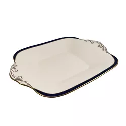 Enhance your collection with this Spode Consul Cobalt bone china square handled cake plate. The elegant blue pattern on...