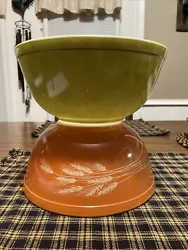 Vintage Pyrex nesting bowls Avocado Verde Olive Green nesting bowl #403Autumn Harvest nesting bowl #403 (has flea bites)