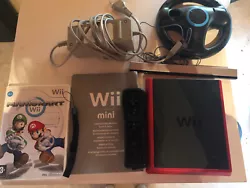 Wii Mini Rouge Complet + Mario Kart Wii. Wii mini rouge en parfait état + chargeur + câble vidéo + sensor bar +...